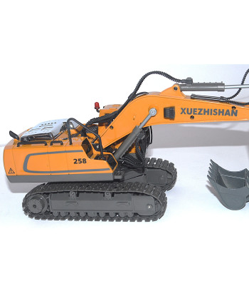Track Type Tractor Radiocomandato Yigong 2.4GHz con Cingoli, Suoni e Luci LED – Batteria Inclusa 🚜